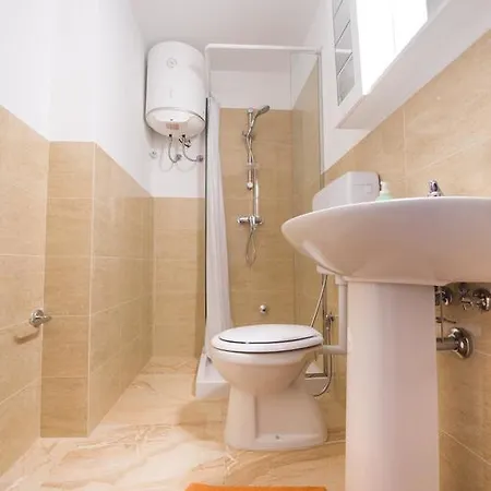 Raffaela Appartement Aradeo